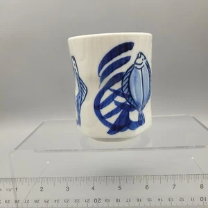 Handbemalter Keramik Stiftehalter Zahnbürstenhalter Becher weiß mit blauem Fisch - Bild 1 von 10