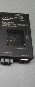 CONVERTIDOR DE MEDIOS TRANSITION NETWORKS E-100BTX-FX-05 NWH121 E100BTXFX05 - Imagen 1 de 1