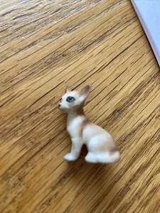 Vintage Sitting Chihuahua Dog Puppy Figurine Tan 3" Tall Bisque - Picture 1 of 1