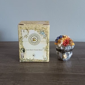 Boyd’s Bears & Friends Uncle Bean’s Treasure Boxes Style 82510 Flora’s Bloomin’ - Foto 1 di 8