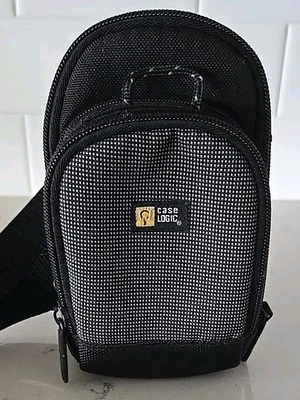 CASE LOGIC Small Soft  CAMERA/PHONE/VIDEO GAME Black Travel Bag w/Adj Strap EUC - Image 1 of 4