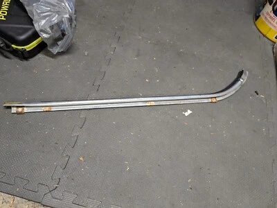 BMW 635CSi (E24) 1985 ventana trasera izquierda moldura inferior borde de cinturón lateral Foto 1 de 4