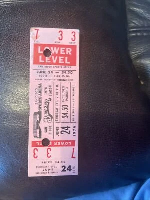 1976年圣地亚哥断路者职业排球联赛完整未使用门票。 罕见 — 第 1/2 张图片