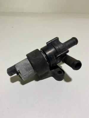 Bomba de agua auxiliar Jaguar XJ8 2R8H-18D473-BC Foto 1 de 4