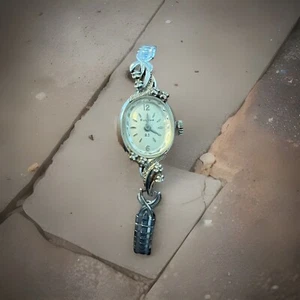 Bulova Damenuhr 23 14k Gold, 8 Diamanten Cocktailuhr Nr. 30993 (nicht ticken) - Bild 1 von 11