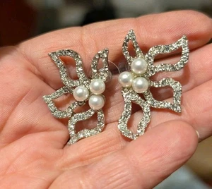 Oscar de la Renta Clear rhinestone earrings usa - Picture 1 of 3