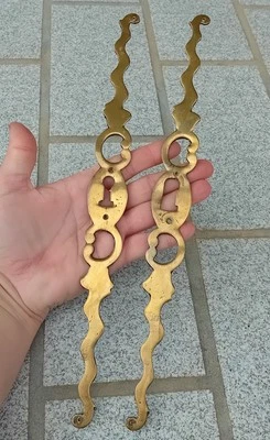 2 ANCIENNES ENTRÉES DE CLÉ SERRURE DE MEUBLE en bronze ou laiton   N°60D - Photo 1/4