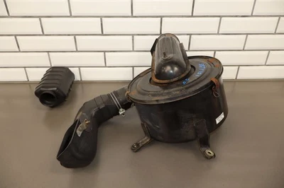 Впускная трубка и резонатор воздухоочистителя 1995-1997 Toyota Land Cruiser - Изображение 1 из 4