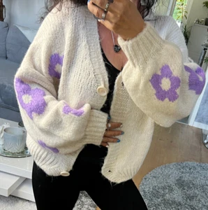 Italy Kuschel Strick Jacke Gr. 36 38 40 42 Strickjacke Cardigan weiß flieder - Picture 1 of 24