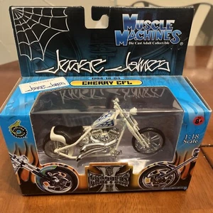 JESSIE JAMES CHERRY CFL DIE-CAST MOTORCYCLE 1:18 SCALE MUSCLE MACHINES NEW N BOX - Picture 1 of 12