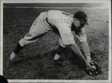 1932 Press Photo John Moore, Outfielder for Chicago Cubs