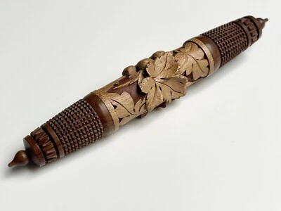 ANCIEN Porte aiguilles Bois Sculpté Vigne Couture ANTIQUE Sewing Needle Holder - Photo 1/4