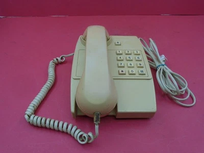 BT Push-Button telephone model 9101R, believed to be vintage. - Image 1 of 4