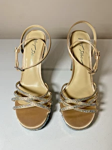 Betsey Johnson Aden Damen-Heels Größe 9M Glas Strass Riemchen Stilettoabsatz - Bild 1 von 12