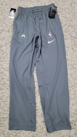 Nike NBA Milwaukee Bucks Team Issue Travel Pants Grey 859495-065 Mens Size Small Cover