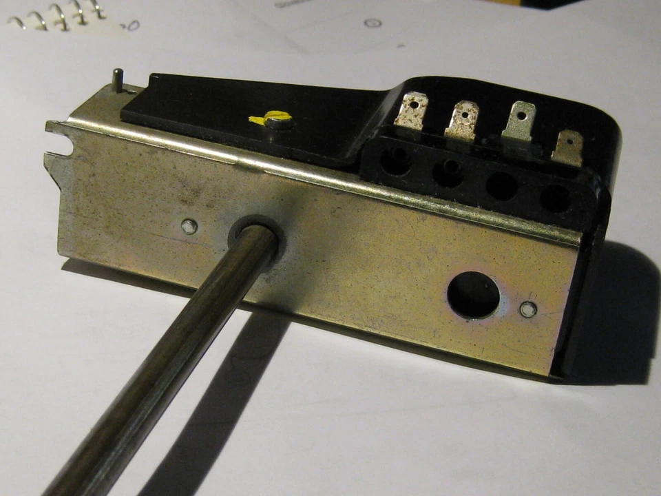 Regulador de control de carga de calentador de almacenamiento AEG (Telefunken) Foto 1 de 4