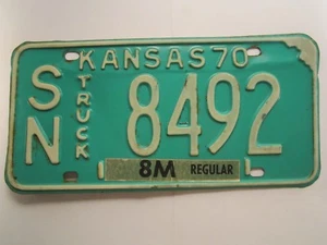 Placa de licencia etiqueta de camión 1970 Kansas SN 8492 Shawnee County [Z272] - Imagen 1 de 1