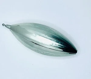 PALE SMOKEY SILVER/GREEN 60s OVAL TEARDROP ORNAMENTS FOR ALUMINUM CHRISTMAS TREE - Picture 1 of 2