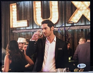 TOM ELLIS FOTO FIRMATA 8X10 LUCIFERO AUTOGRAFO BEL PEZZO BAS COA 2 RACCONTA BUGIE - Foto 1 di 3