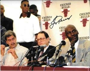 JERRY REINSDORF SIGNED CHICAGO BULLS BASKETBALL OWNER 8" x 10" PHOTO WHITE SOX - Picture 1 of 1