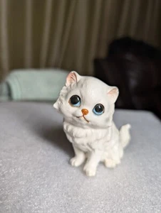 Vintage Wide Eyed White Persian Porcelain Kitty Cat Figurine Japan A365 - Picture 1 of 11