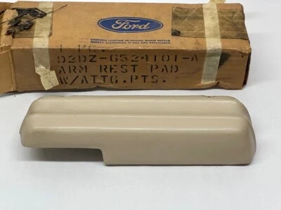 Almohadilla de reposabrazos Ford Maverick 1972 D2DZ-6524101-A lado del conductor. SIN HERRAJES Foto 1 de 4