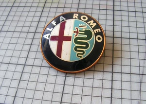 Älteres Alfa Romeo Front Logo emailliert mit Pins, 7,4 cm - Bild 1 von 2