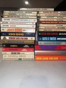 Posten von 30 Ian Fleming John Gardner James Bond Vintage Taschenbuch/Hardcover - Bild 1 von 9