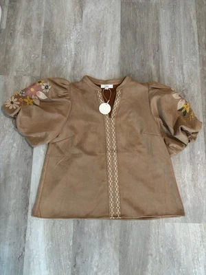 Top bordado manga globo gamuza Oddi para mujer talla pequeña Foto 1 de 4