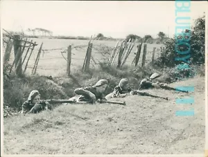 Post WW2 Photo Kinmel  Army Camp Wales Men Shooting From Trench 8 x 6 Original  - Picture 1 of 4