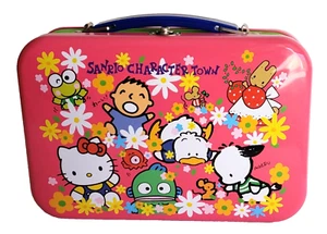 Vintage Sanrio Figur Stadt Brotdose Metall Blechdose Minna Pochacco Pekkle Kitty - Bild 1 von 7