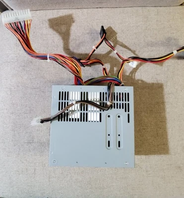 Bestec 0R850G 0XW600 ATX0300D5WB 300W Power Supply - Image 1 of 4