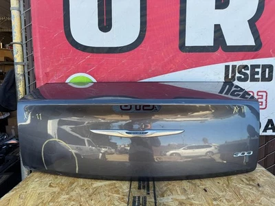 Tapa maletero trasero Chrysler 300 2011 2012 2013 - 2016 2017 2018 2019 2020 2021 Foto 1 de 4