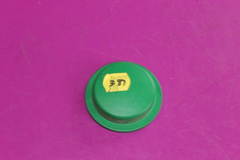 Botón de liberación Husqvarna. Parte 530340592. Se adapta a otros. Foto 1 de 1