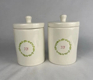 Juego de 2 tarros de bote con tapa Rae Dunn JOY 6”x4” colección artesanal de Navidad #213 - Imagen 1 de 9