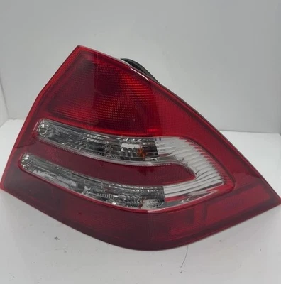 01 02 03 04 Conjunto de luces traseras MERCEDES CLASE C derecha mercedes-benz Foto 1 de 4