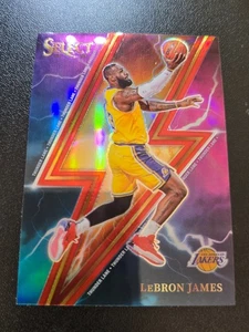 2023-24 Panini Select Thunder Lane-LeBron James-silver prizm - Foto 1 di 2