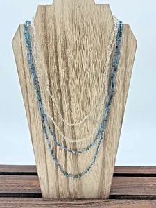 Juego de collar de cuentas de semillas en capas de 2 piezas en tonos azules y transparentes - Imagen 1 de 5