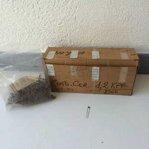 LOTTO 900 PZ CONDENSATORI CERAMICI RADIALI 1,2 KPF 250V 4x4 mm - Picture 1 of 4