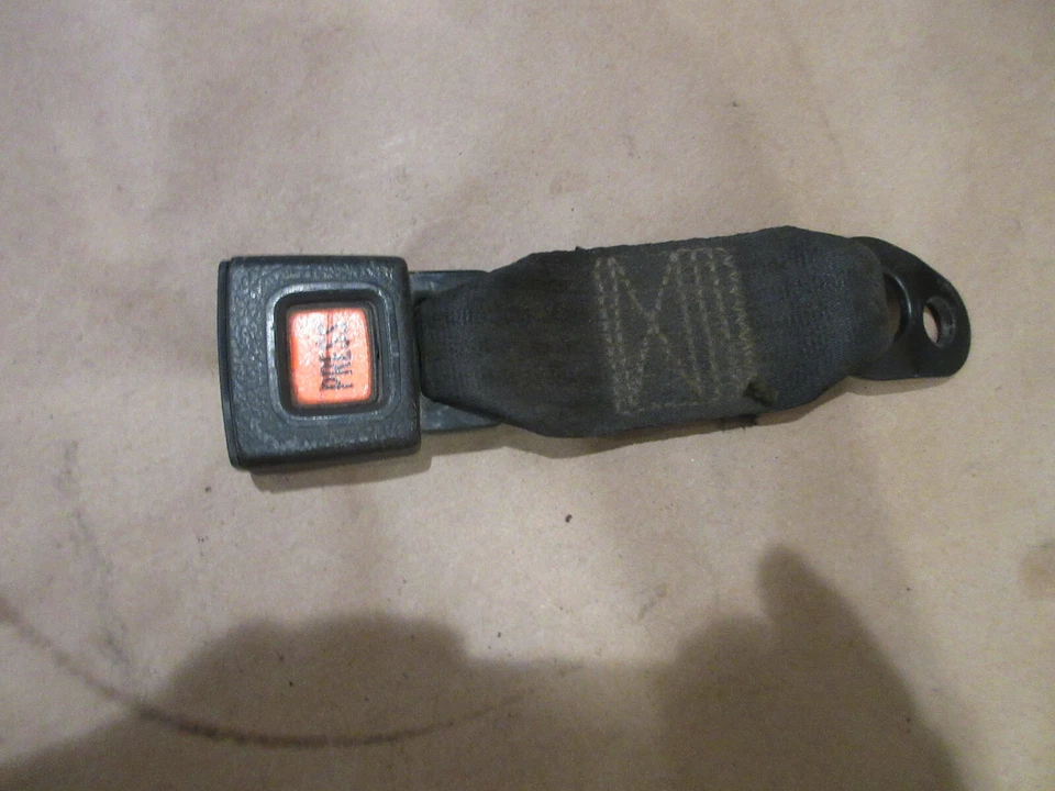 法拉利 Mondial 3.2,Mondial t- 后座皮带扣 -P/N 61245500 — 第 1/4 张图片