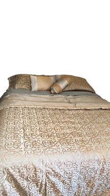 Waterford Fine Linens Bedspread, Duster Pillow Sham 2 Decorative Pillows KING - Image 1 of 4