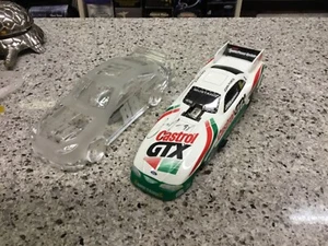Coche divertido John Force Castrol 1/24 NHRA firmado más cristal coche - Imagen 1 de 8