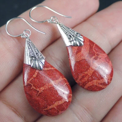 Orecchini in argento sterling 925 con corallo rosso naturale a goccia asimmet... - Immagine 1 di 4