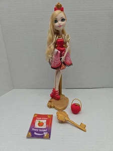 Ever After High Getting Fairest Apple White With Accessories + Stand - Picture 1 of 15