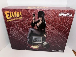 Mezco Toyz Static-6: Reina de Halloween Elvira Señora de la Oscuridad Estatua Escala 1/6 - Imagen 1 de 7