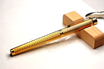 PLUMA ESTILOGRÁFICA SHEAFFER TARGA 1009 GRANO DE CEBADA CHAPADA EN ORO 14K FINA NUEVA EN CAJA INGLATERRA Foto 1 de 4