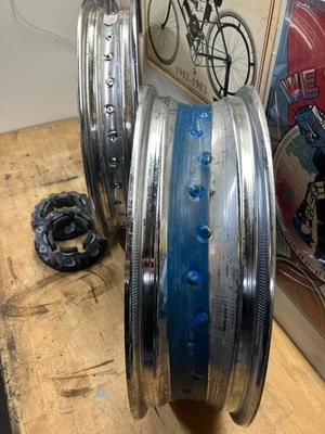 Ruedas Triumph Bonneville T120 - 150/70-17 y 100/90-18 Foto 1 de 4