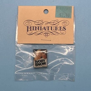 "Mini caja de 1"" vintage de detergente para ropa de nieve marfil miniatura para casa de muñecas" - Imagen 1 de 4