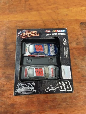 Juego de dos autos Dale Earnhardt Jr. 88 Winners Circle edición limitada 1:64 nuevo en caja Foto 1 de 4