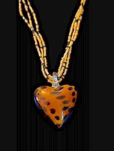 Ciondolo cuore vetro 1,9" perle semi importazione World End Seed Bead 19"   - Foto 1 di 11